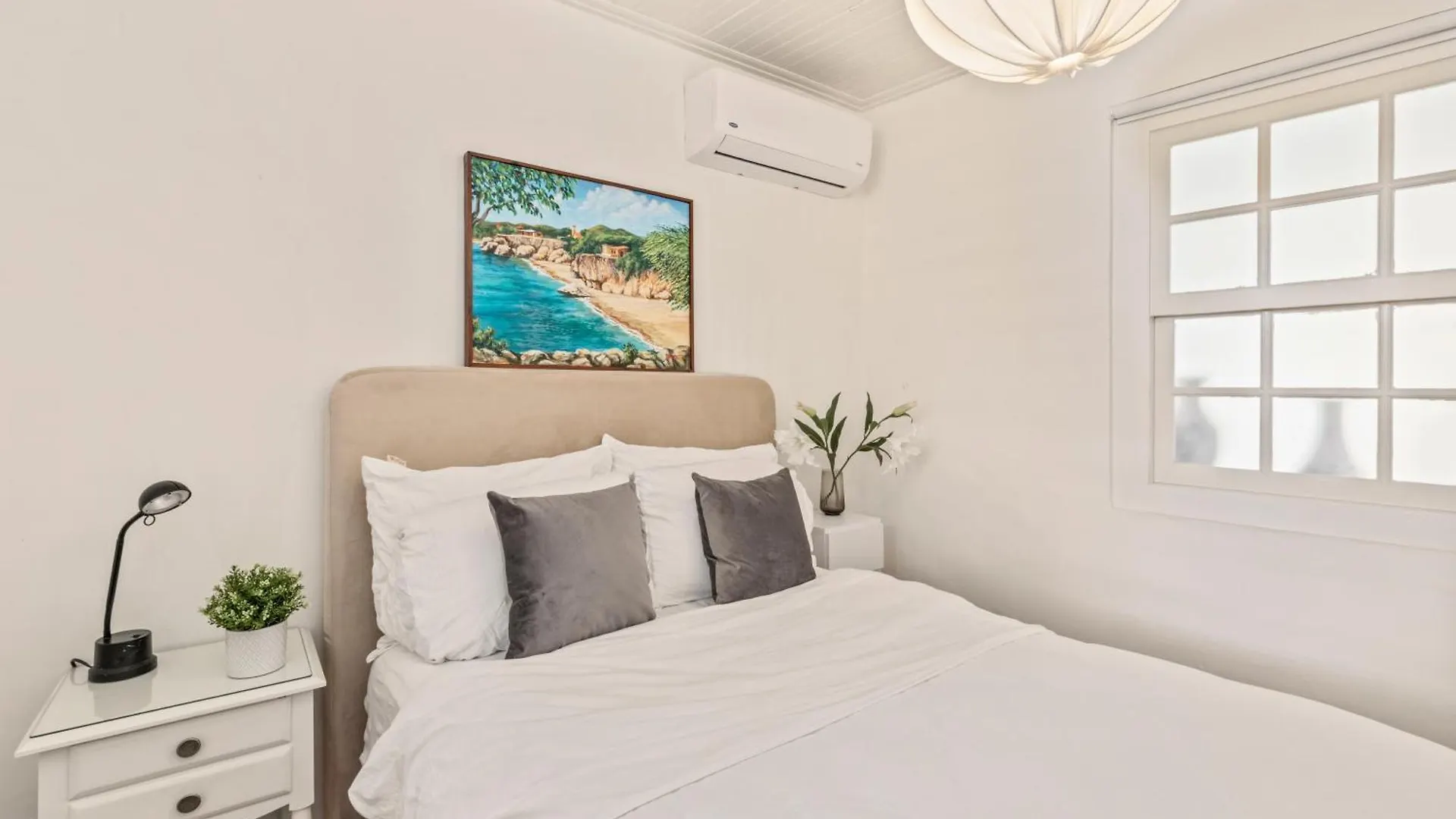 Charming Centennial Appartement Willemstad Apartment